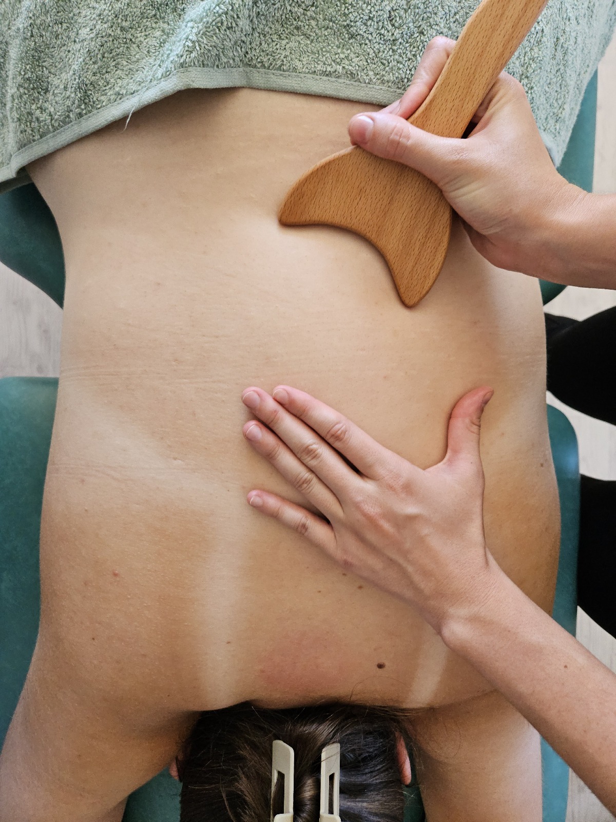 Massage gua sha